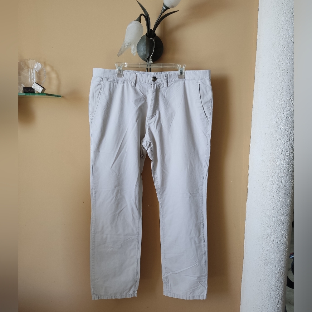 Old Navy Men's Light Cream Chinos Pants Size 38/32